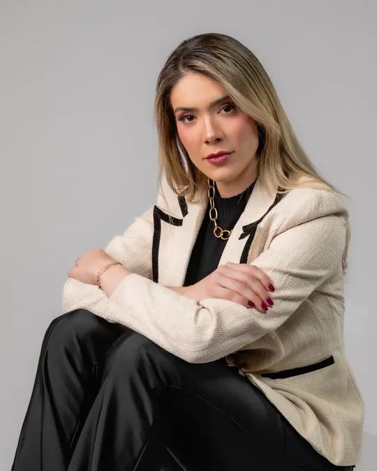 Retrato corporativo feminino em estúdio