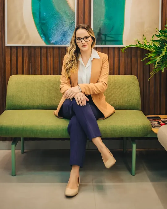 Retrato corporativo feminino em ambiente de clínica