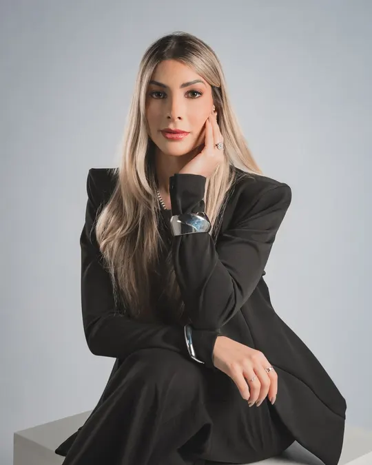 Retrato corporativo feminino em estúdio