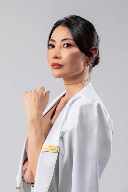 Retrato corporativo de médica em estúdio