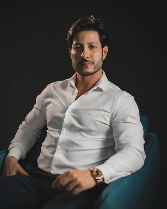 Retrato corporativo masculino em estúdio