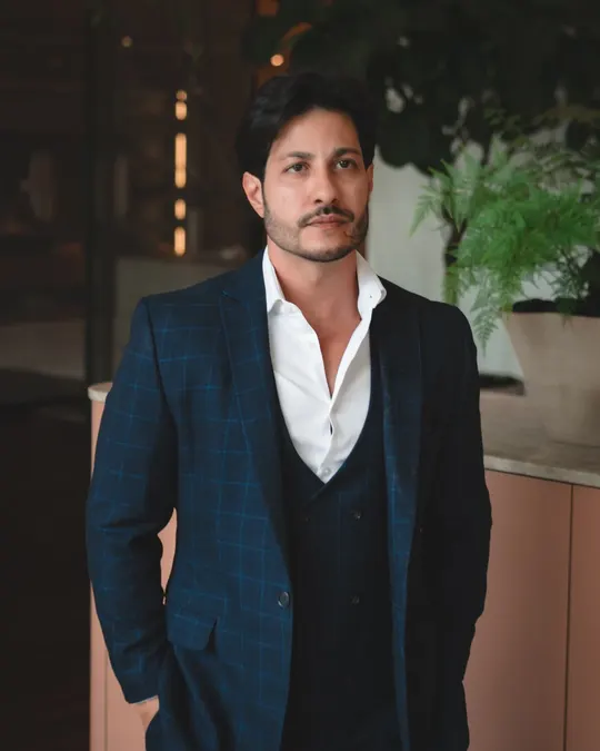 Retrato corporativo masculino em terno